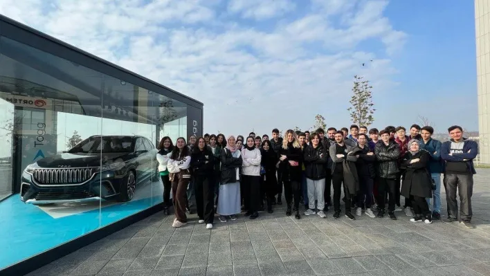 Öğrenciler İnegöl Belediyesi ile Bilişim Vadisini keşfediyor