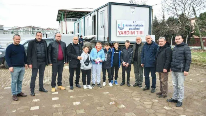 Öğrenciler kalem satarak depremzedelere bağış yaptı