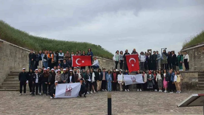 Öğrenciler Keçiören'den Çanakkale'ye akın ediyor