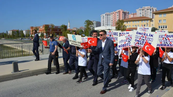 Öğrenciler yaya önceliğine dikkat çekti