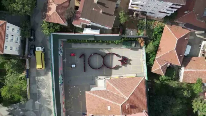 Öğrencilerden Cumhuriyet'in 100. yılına özel koreografi