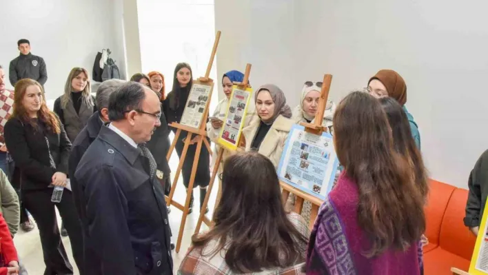 Öğrencilerin sergisi yeni döneme ışık oldu