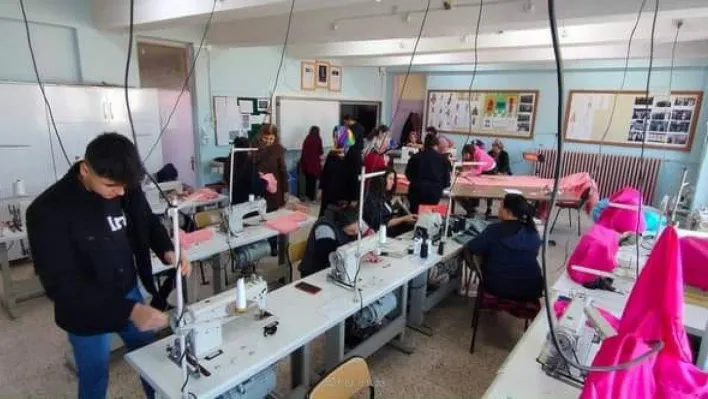 Öğretmen, öğrenci, veli el ele verdi depremzadeler için üretmeye başladı