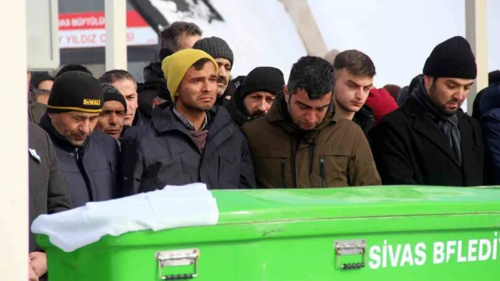 Oğullarını Suriye'ye göreve uğurlayacaklardı, oğulları onları toprağa uğurladı