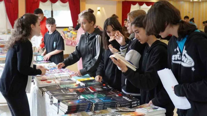 Okurlar, kitaplarla buluşuyor