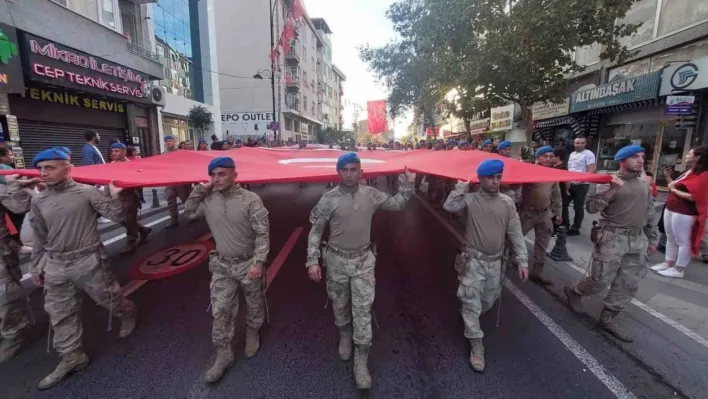 On binler Cumhuriyet için yürüdü