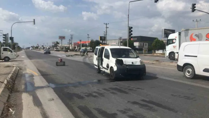 Önündeki araca çarpmamak için direksiyonu çevirince olanlar oldu