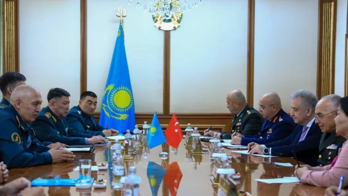 Orgeneral Musa Avsever Kazakistan'da