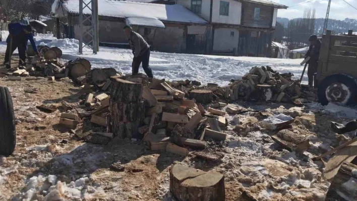 Orman köylüsünden deprem bölgesine odun desteği