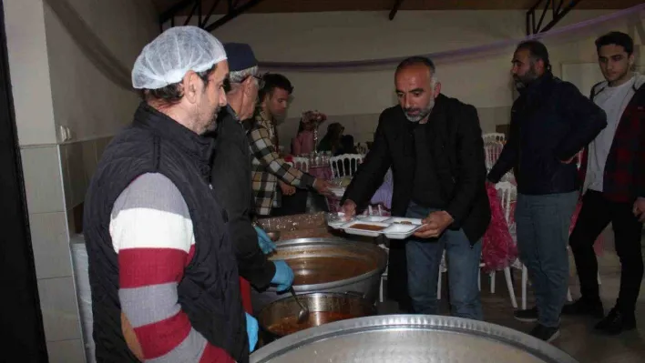 Osmaneli de depremzede öğrenciler ve aileleriyle birlikte iftar yaptılar