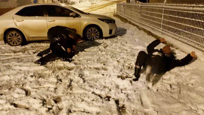 Osmaneli'ye yılın ilk karı yağdı