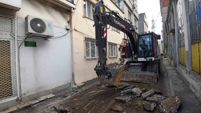 Osmangazi'de eski asfaltlar yenileniyor