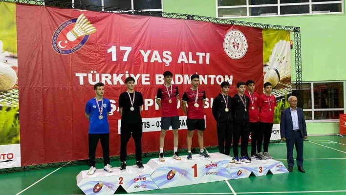 Osmangazili badmintoncudan altın madalya