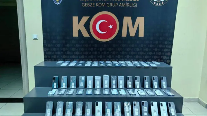 Otogarda aranan bavuldan kaçak telefonlar çıktı