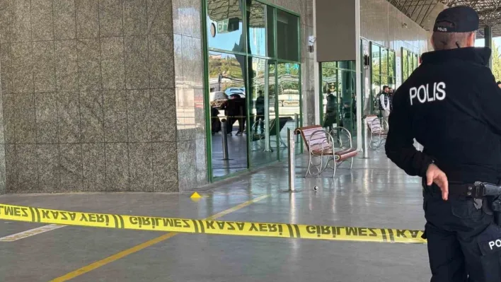Otogarda etrafa rastgele ateş açan uzman çavuş bacağından vuruldu
