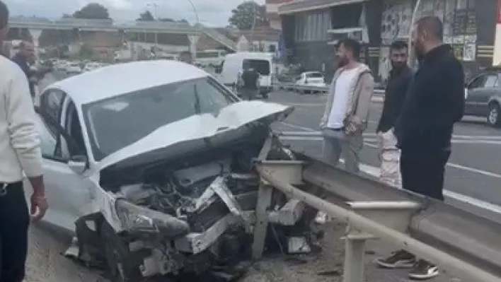 Otomobil bariyerlere saplandı, facianın eşiğinden dönüldü