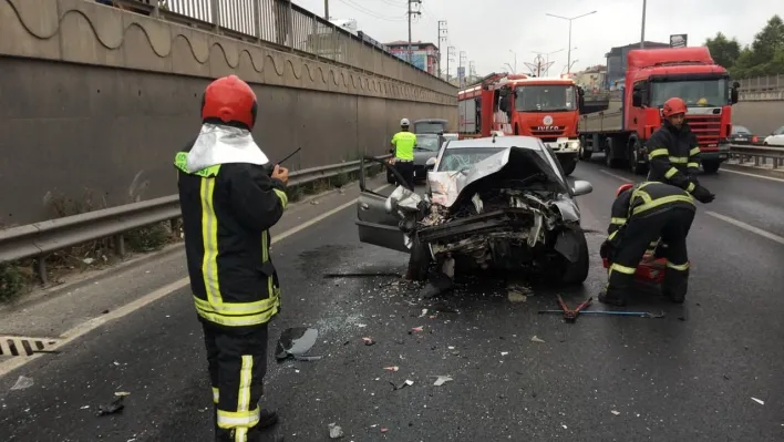 Otomobil iş makinesine arkadan çarptı: 1 kişi ağır yaralandı