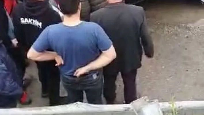 Otomobil mahalle yoluna düşerek ters döndü: 3 yaralı