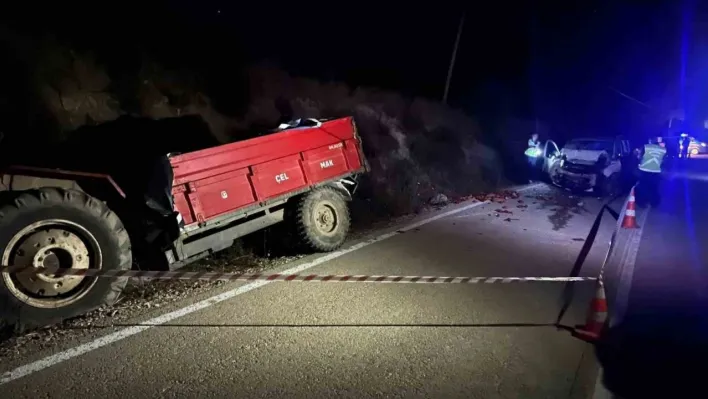 Otomobil traktöre arkadan çarptı: 1 ölü, 3 yaralı