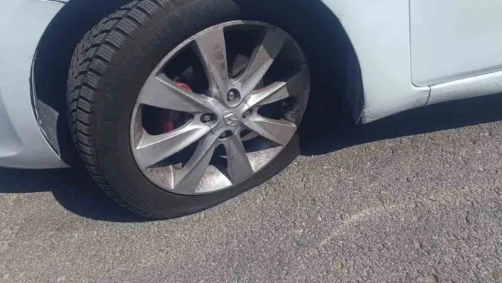Otomobillerin lastiklerine zarar veren şahıs kameralara yakalandı