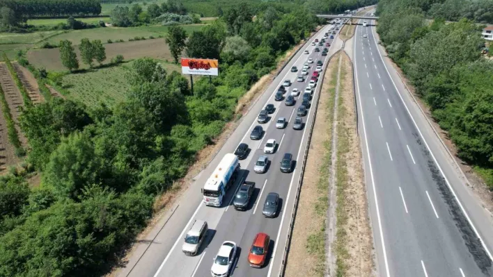 Otoyolda trafik zaman zaman durma noktasına geldi