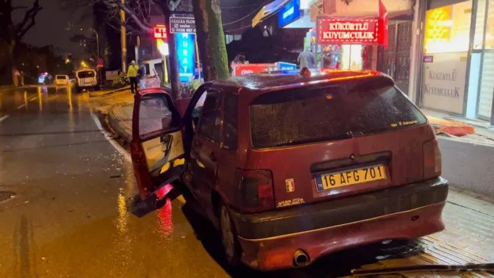 (Özel) Direksiyon başında kalp krizi geçirdi...Kaza anı kamerada: 3 yaralı