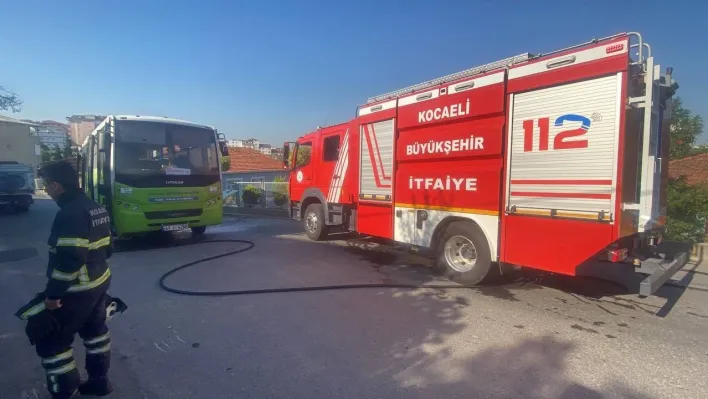 Özel halk otobüsünde yangın paniği, 10 yolcu tahliye edildi