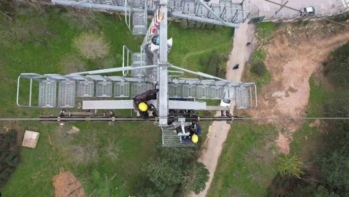 (Özel) Uludağ'da ölümle burun buruna... 165 metre yüksekte cambazları aratmıyorlar