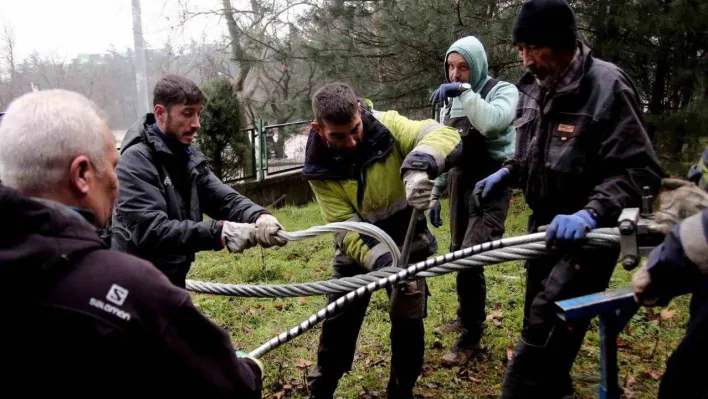 (Özel) Uludağ Teleferiği'ne kış bakımı...4,5 kilometrelik çelik halatı değiştirildi