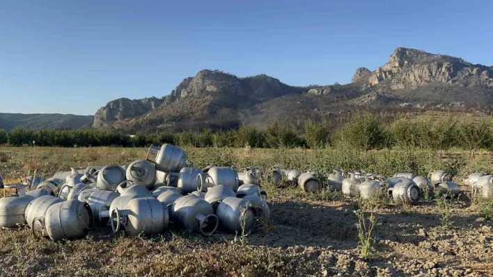 (ÖZEL) Yangından dolayı boşaltılan köyde 'Tüp tarlası'