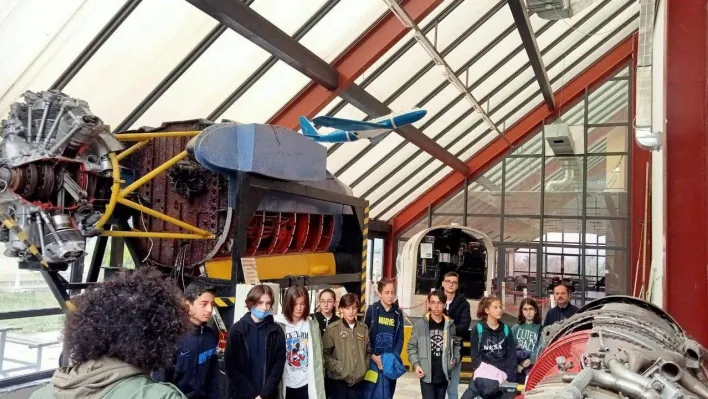 Özel yetenekli üniversiteli çocuklar meslek tanıtım gezisinde