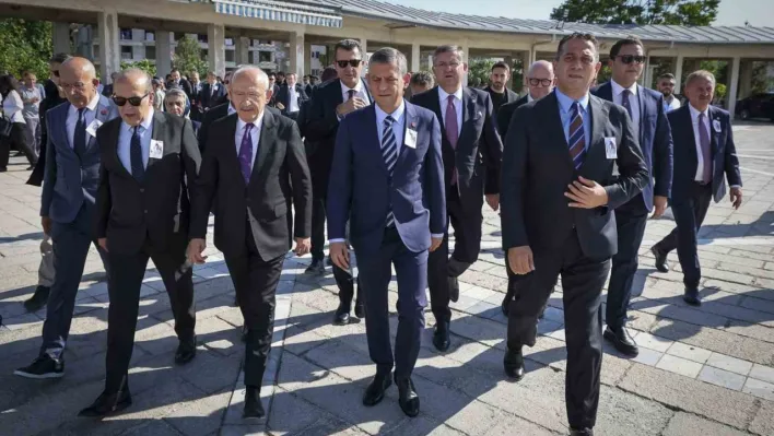 Özgür Özel ile Kılıçdaroğlu, Milletvekili Namık Tan'ın annesinin cenazesine katıldı