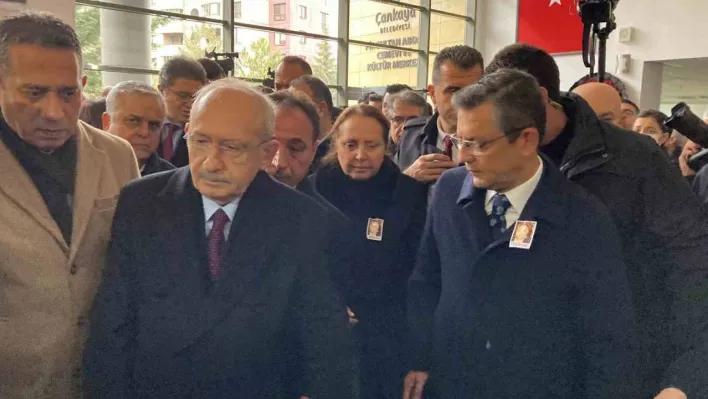 Özgür Özel ve Kemal Kılıçdaroğlu cenaze töreninde bir araya geldi