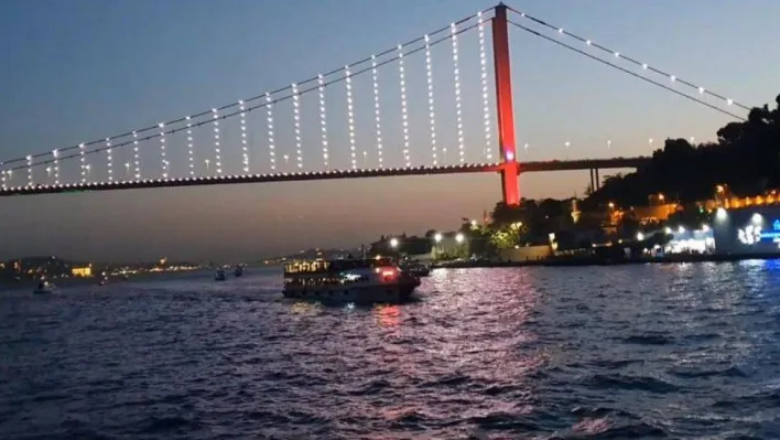 Pandeminin yorgunluğunu İstanbul Boğazı'nda attılar