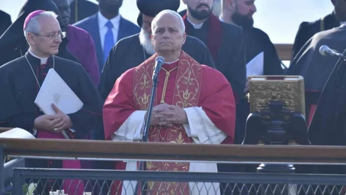 Papa'dan İznik'e tarihi ziyaret ve tarihi ayin...