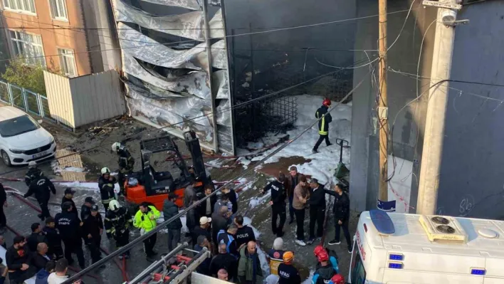 Parfüm dolum tesisinde çıkan yangıda 6 işçinin içeride olduğu iddia edildi