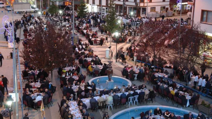 Pazaryeri ilçesinde 4 bin 500 kişi iftar sofrasında buluştu