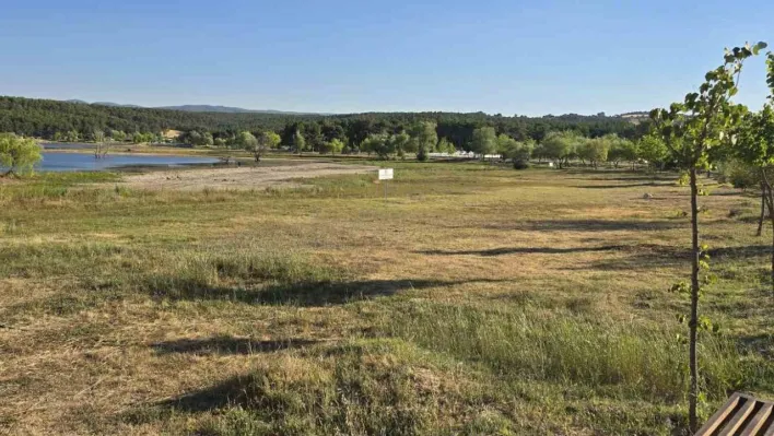 Pelitözü Gölet'ini kuraklık vurdu, sular 50 metre çekildi