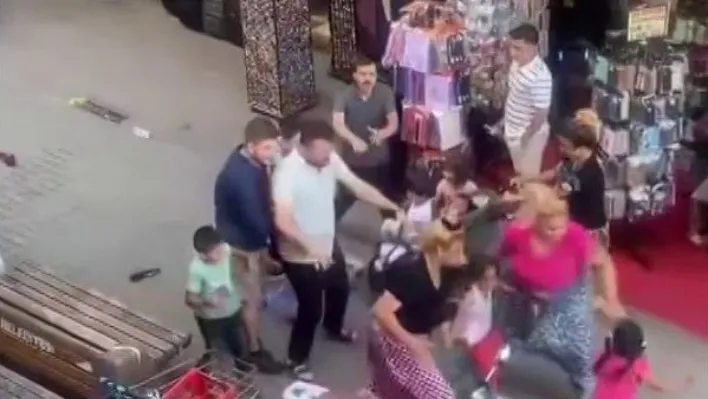 Pendik'te kadınların saç saça baş başa kavgası