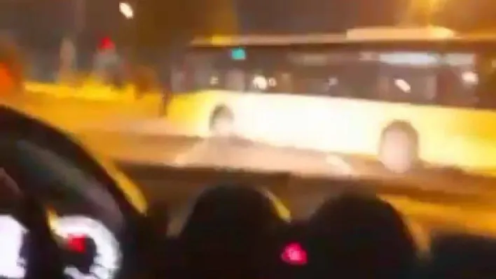 Pendik'te kırmızı ışıkta geçen İETT otobüsü kazaya neden oldu