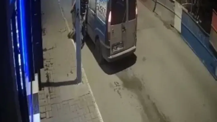 Pendik'te kontak anahtarı üzerinde bırakılan ticari araç çalındı