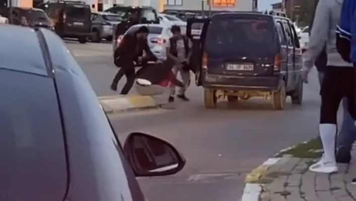 Pendik'te trafikte sopalı kavgalar kamerada