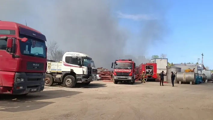 Pendik'te yediemin otoparkında yangın paniği