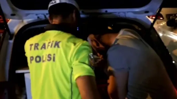 Pendik'te yolu kapatıp dans eden şahıslara para cezası