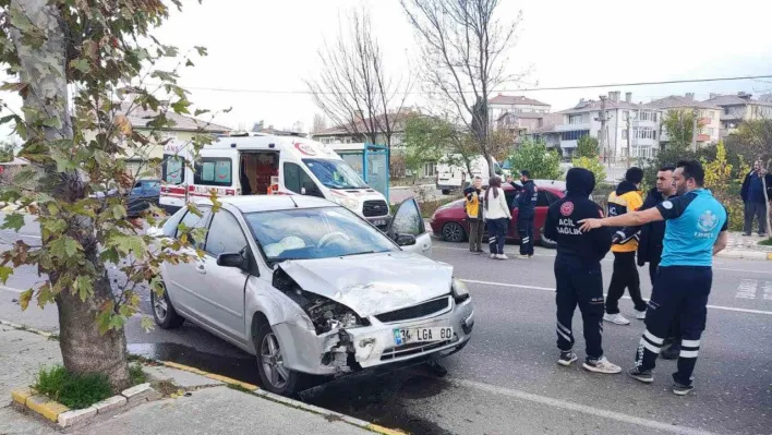 Pınarhisar'da otomobiller çarpıştı: 3 kişi hafif yaralandı