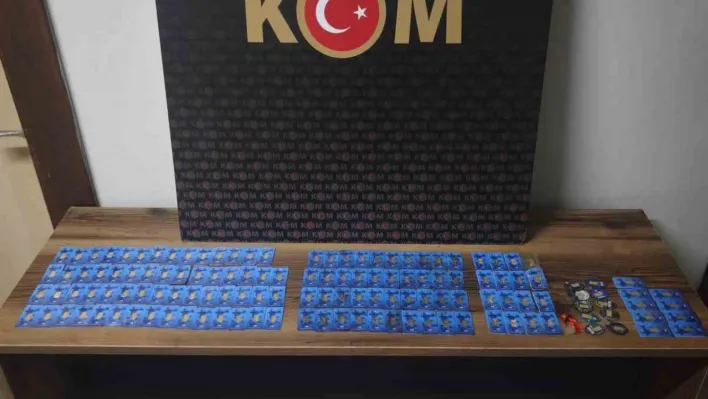 Piyasaya sahte altın sürüp önce kuyumcuları sonra vatandaşları dolandırdılar