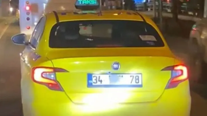Plakasını kapatan taksi dikkat çekti