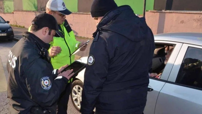 Polis ekipleri öğrencilerin güvenli ortamda eğitim alması için sahada