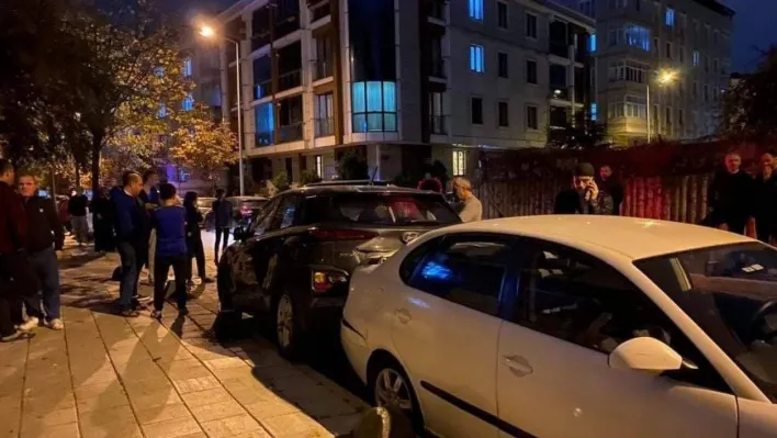 Polis kovalamacasından kaçan sürücü, park halindeki otomobillere çarptı