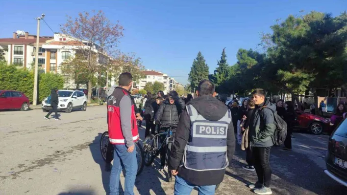 Polis, öğrencileri korumaya yönelik uygulama yaptı